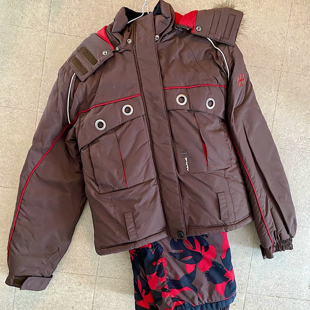 Snow suit with belt